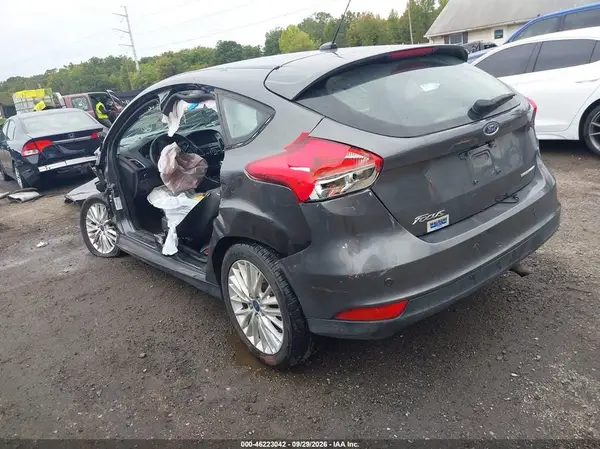 1FADP3N2XHL242562 — 2017 Ford Focus, фото 3 с аукциона IAAI, Левый бок