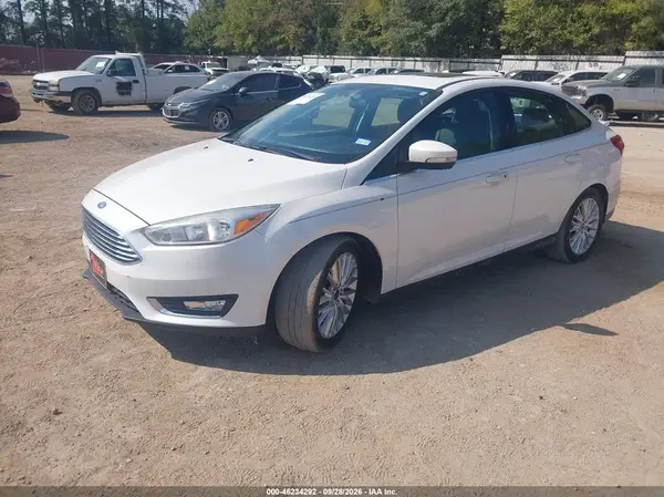 1FADP3J27HL318793 — 2017 Ford Focus, фото 2 с аукциона IAAI 01.10.2026, Естественный износ