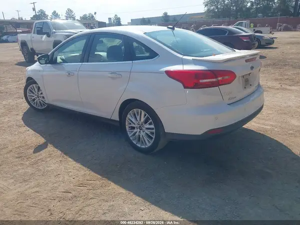 1FADP3J27HL318793 — 2017 Ford Focus, фото 3 с аукциона IAAI 01.10.2026, Естественный износ