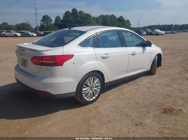1FADP3J27HL318793 — 2017 Ford Focus, фото 4 с аукциона IAAI 01.10.2026, Естественный износ