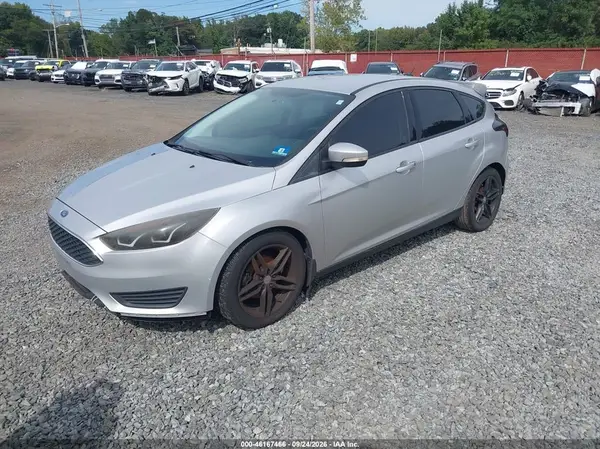 1FADP3K21JL219262 — 2018 Ford Focus, фото 2 с аукциона IAAI 30.09.2026, Естественный износ