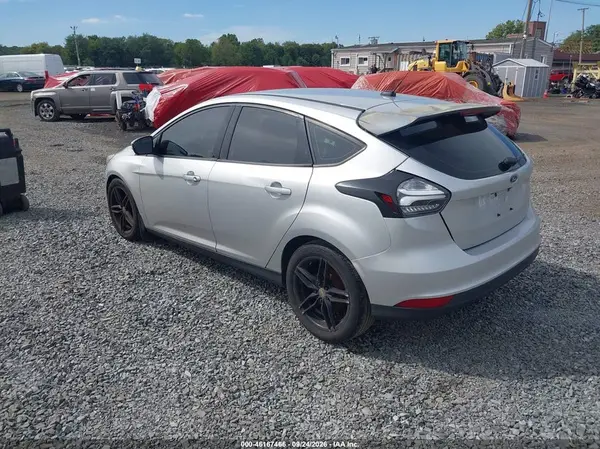 1FADP3K21JL219262 — 2018 Ford Focus, фото 3 с аукциона IAAI 30.09.2026, Естественный износ