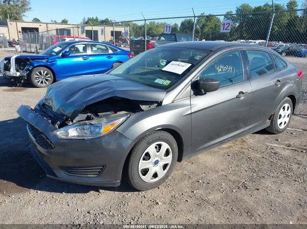 1FADP3E25JL318565 — 2018 Ford Focus, фото 2 с аукциона IAAI 09.10.2026, Передняя часть