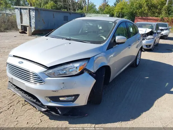 1FADP3N27JL326148 — 2018 Ford Focus, фото 2 с аукциона IAAI, Передняя часть слева
