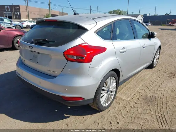 1FADP3N27JL326148 — 2018 Ford Focus, фото 4 с аукциона IAAI, Передняя часть слева
