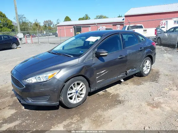 1FADP3F24JL310908 — 2018 Ford Focus, фото 2 с аукциона IAAI, Левый бок