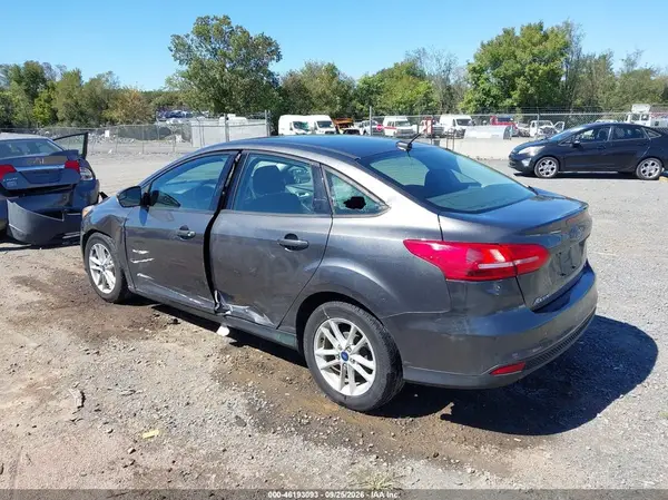 1FADP3F24JL310908 — 2018 Ford Focus, фото 3 с аукциона IAAI, Левый бок