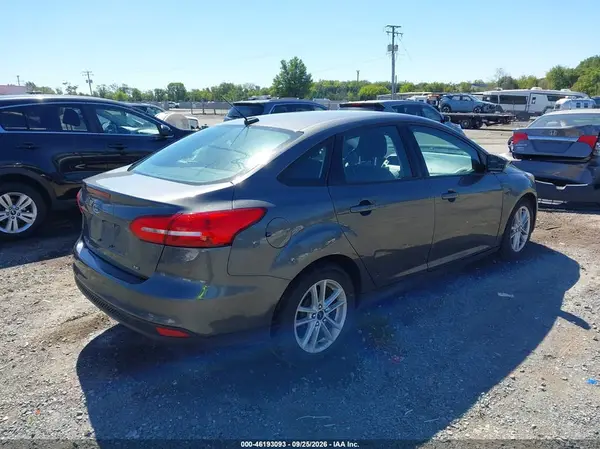 1FADP3F24JL310908 — 2018 Ford Focus, фото 4 с аукциона IAAI, Левый бок