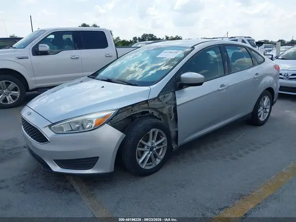 1FADP3F29JL212909 — 2018 Ford Focus, фото 2 с аукциона IAAI, Передняя часть слева