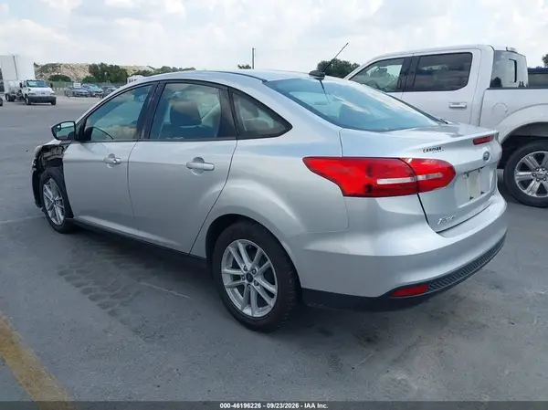 1FADP3F29JL212909 — 2018 Ford Focus, фото 3 с аукциона IAAI, Передняя часть слева