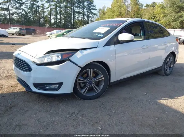 1FADP3F24JL216687 — 2018 Ford Focus, фото 2 с аукциона IAAI, Передняя часть слева