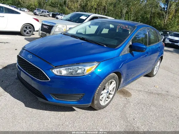 1FADP3K29JL301000 — 2018 Ford Focus, фото 2 с аукциона IAAI, Передняя часть справа