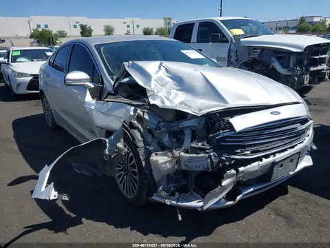 3FA6P0PU6HR275419 — 2017 Ford Fusion Energi SE Luxury, Передняя часть справа (Right Front), фото до ремонта