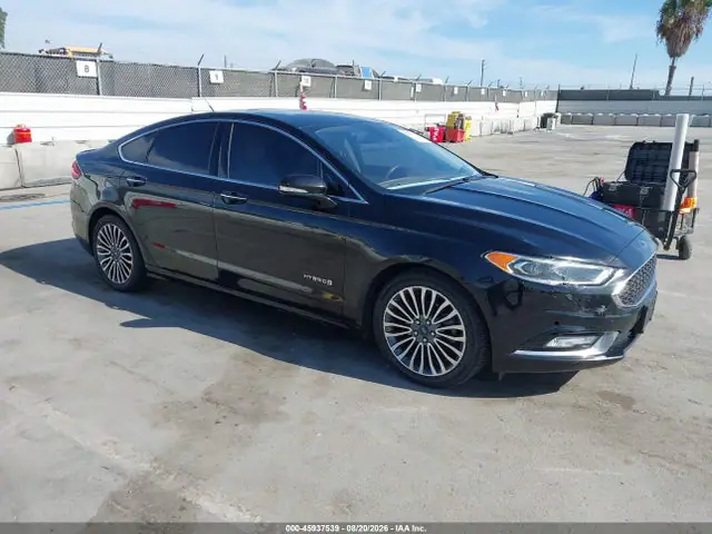 3FA6P0RU0HR266941 — 2017 Ford Fusion Hybrid Platinum, Передняя часть справа (Right Front), фото до ремонта