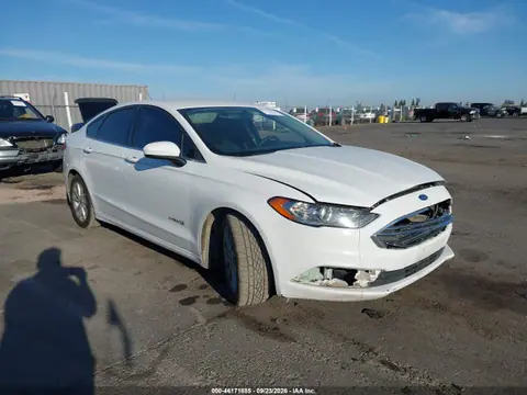 3FA6P0LU7HR385403 — 2017 Ford Fusion Hybrid SE, Передняя часть, фото до ремонта