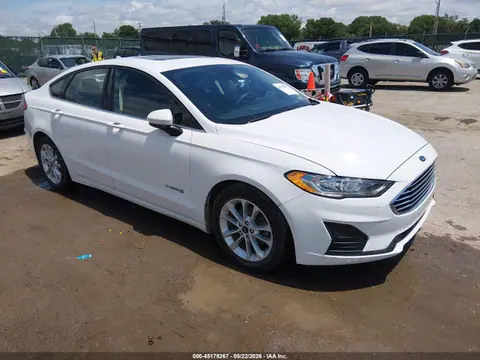 3FA6P0LU1KR105546 — 2019 Ford Fusion Hybrid SE, Град (Hail), фото до ремонта