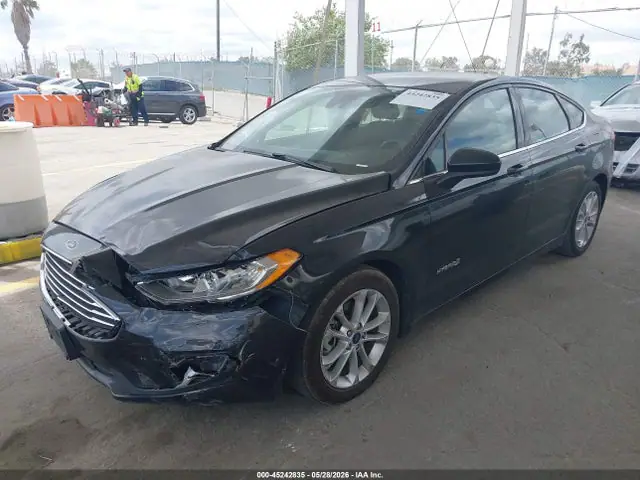 3FA6P0LU5KR174322 — 2019 Ford Fusion Hybrid SE, фото 2 с аукциона IAAI 14.10.2026, Передняя часть слева