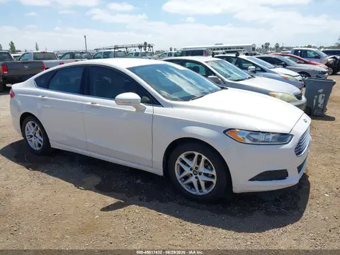 3FA6P0HD4ER220297 — 2014 Ford Fusion SE, Передняя часть слева (Left Front), фото до ремонта
