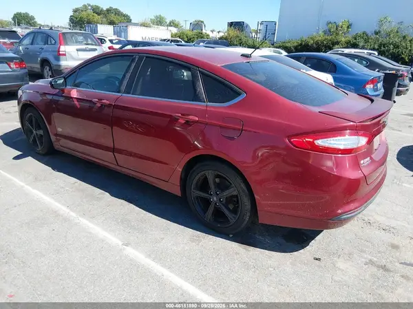 3FA6P0HD4GR194383 — 2016 Ford Fusion, фото 3 с аукциона IAAI 12.10.2026, Естественный износ