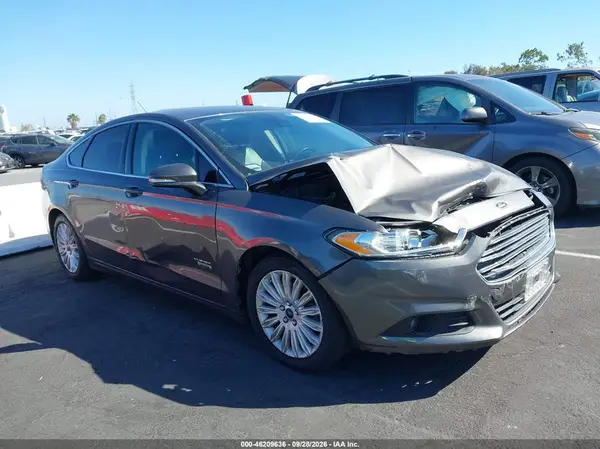 3FA6P0PU4GR229683 — 2016 Ford Fusion, Передняя часть справа (Right Front), фото до ремонта