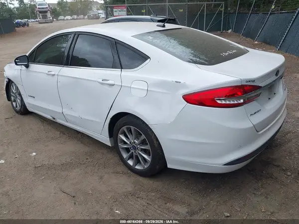 3FA6P0LU9HR400192 — 2017 Ford Fusion, фото 3 с аукциона IAAI, Левый бок