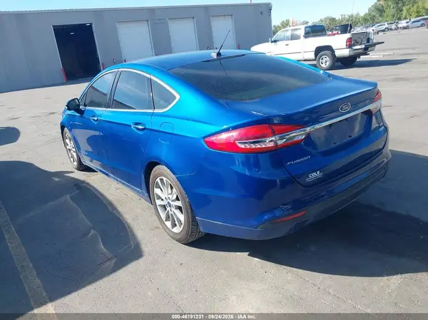 3FA6P0HD5HR151138 — 2017 Ford Fusion, фото 3 с аукциона IAAI, Передняя и задняя части