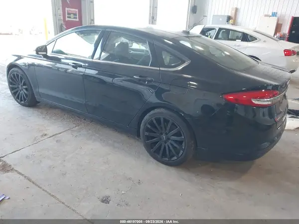 3FA6P0HD5HR335740 — 2017 Ford Fusion, фото 3 с аукциона IAAI, Правый бок