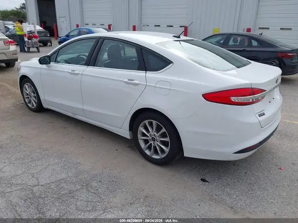 3FA6P0H75HR199040 — 2017 Ford Fusion, фото 3 с аукциона IAAI, Правый бок