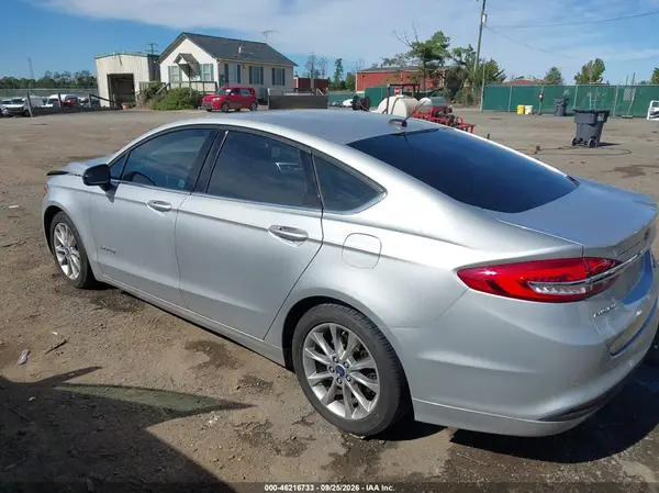 3FA6P0LU9HR270723 — 2017 Ford Fusion, фото 3 с аукциона IAAI, Передняя часть