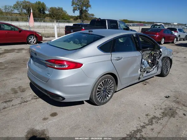 3FA6P0H98HR367318 — 2017 Ford Fusion, фото 4 с аукциона IAAI, Правый бок