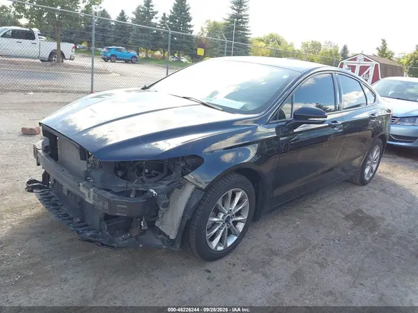 3FA6P0HD5HR220832 — 2017 Ford Fusion, фото 2 с аукциона IAAI, Передняя часть справа