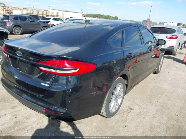 3FA6P0HD5HR220832 — 2017 Ford Fusion, фото 4 с аукциона IAAI, Передняя часть справа
