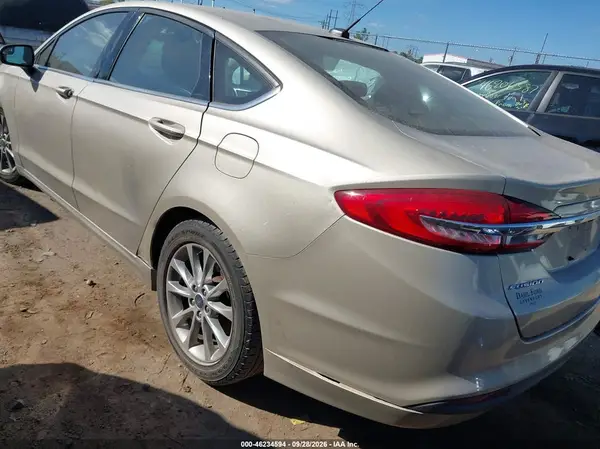 3FA6P0HD5HR138633 — 2017 Ford Fusion, фото 3 с аукциона IAAI, Естественный износ