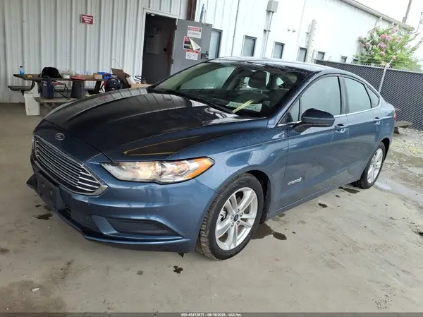 3FA6P0UU7JR235912 — 2018 Ford Fusion, фото 2 с аукциона IAAI 06.10.2026, Естественный износ