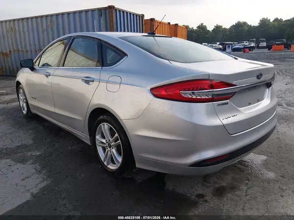 3FA6P0UU4JR271623 — 2018 Ford Fusion, фото 3 с аукциона IAAI 06.10.2026, Естественный износ