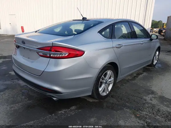 3FA6P0UU4JR271623 — 2018 Ford Fusion, фото 4 с аукциона IAAI 06.10.2026, Естественный износ