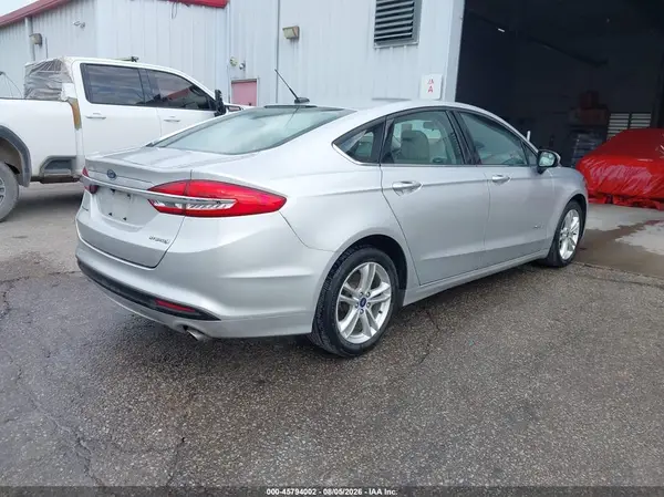 3FA6P0UU3JR279132 — 2018 Ford Fusion, фото 4 с аукциона IAAI 07.10.2026, Естественный износ