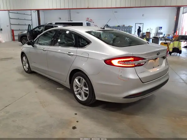 3FA6P0UU9JR271584 — 2018 Ford Fusion, фото 3 с аукциона IAAI 06.10.2026, Естественный износ