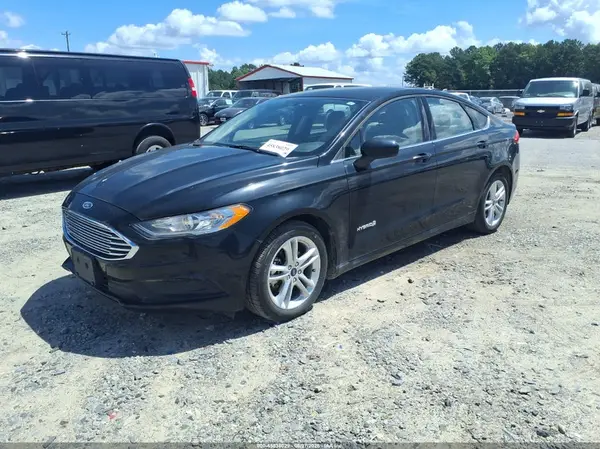 3FA6P0UU8JR271611 — 2018 Ford Fusion, фото 2 с аукциона IAAI 06.10.2026, Естественный износ