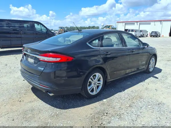 3FA6P0UU8JR271611 — 2018 Ford Fusion, фото 4 с аукциона IAAI 06.10.2026, Естественный износ
