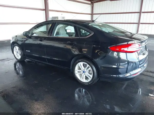 3FA6P0UUXJR282044 — 2018 Ford Fusion, фото 3 с аукциона IAAI 06.10.2026, Естественный износ