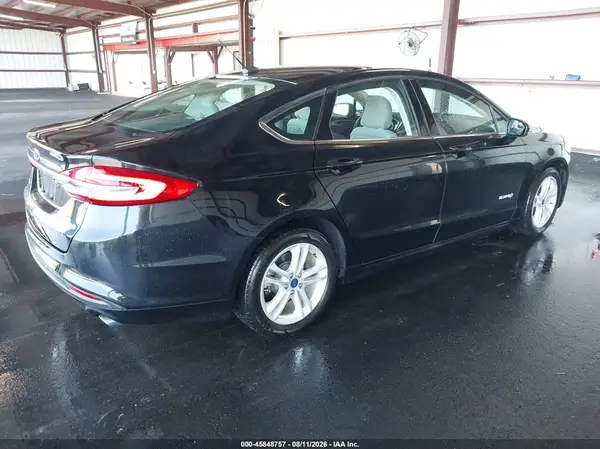 3FA6P0UUXJR282044 — 2018 Ford Fusion, фото 4 с аукциона IAAI 06.10.2026, Естественный износ