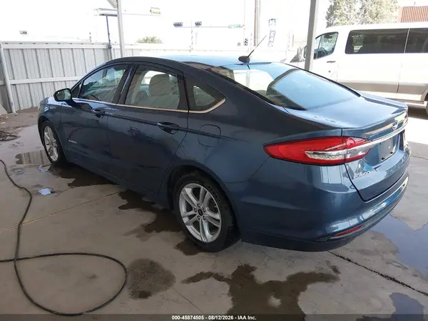 3FA6P0UU0JR235847 — 2018 Ford Fusion, фото 3 с аукциона IAAI 07.10.2026, Естественный износ