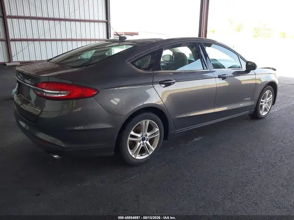 3FA6P0UU3JR273671 — 2018 Ford Fusion, фото 4 с аукциона IAAI 06.10.2026, Естественный износ
