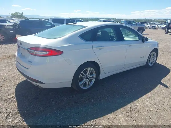 3FA6P0UU6JR100923 — 2018 Ford Fusion, фото 4 с аукциона IAAI 07.10.2026, Естественный износ
