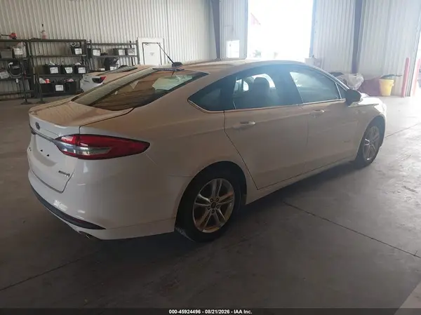 3FA6P0UU3JR254361 — 2018 Ford Fusion, фото 4 с аукциона IAAI 07.10.2026, Естественный износ