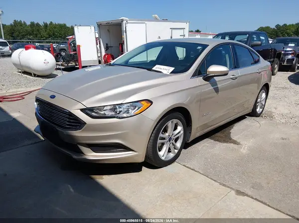3FA6P0UU5JR141995 — 2018 Ford Fusion, фото 2 с аукциона IAAI 06.10.2026, Естественный износ