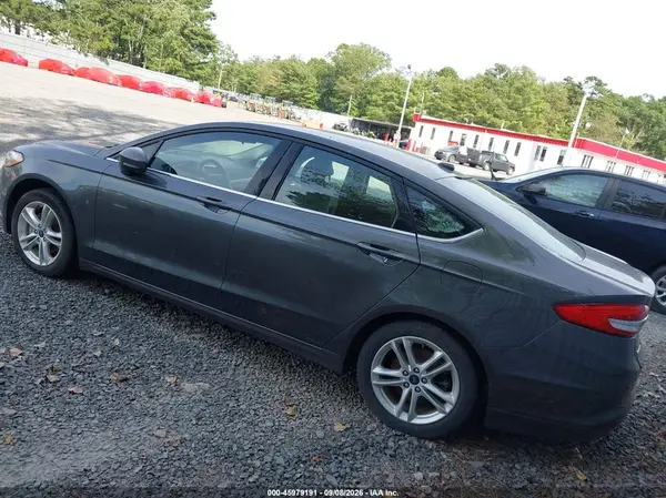 3FA6P0UU6JR235903 — 2018 Ford Fusion, фото 3 с аукциона IAAI 05.10.2026, Естественный износ