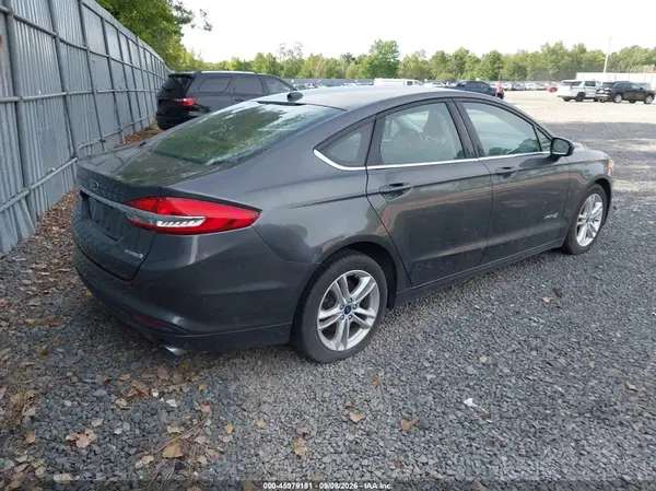 3FA6P0UU6JR235903 — 2018 Ford Fusion, фото 4 с аукциона IAAI 05.10.2026, Естественный износ