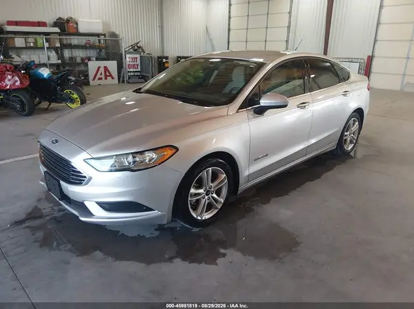 3FA6P0UU9JR235913 — 2018 Ford Fusion, фото 2 с аукциона IAAI 07.10.2026, Естественный износ
